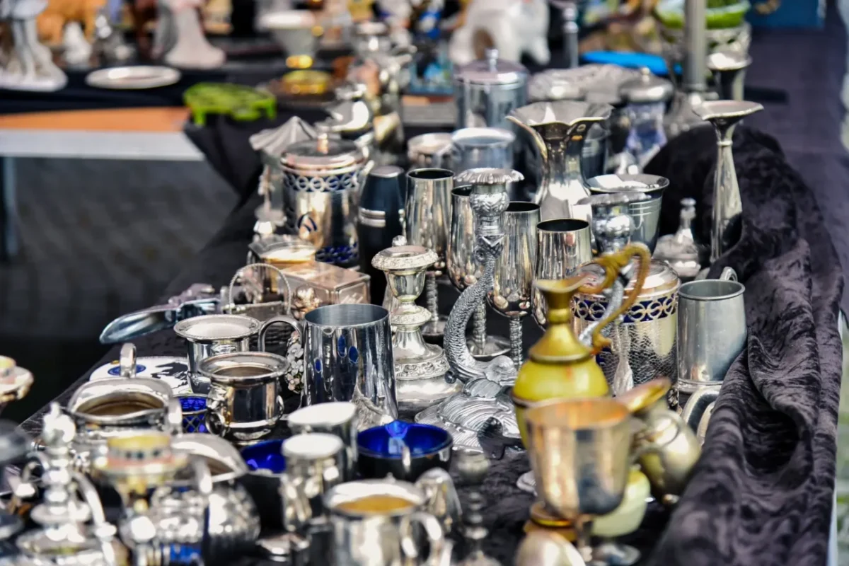 retro hrnky na tržišti