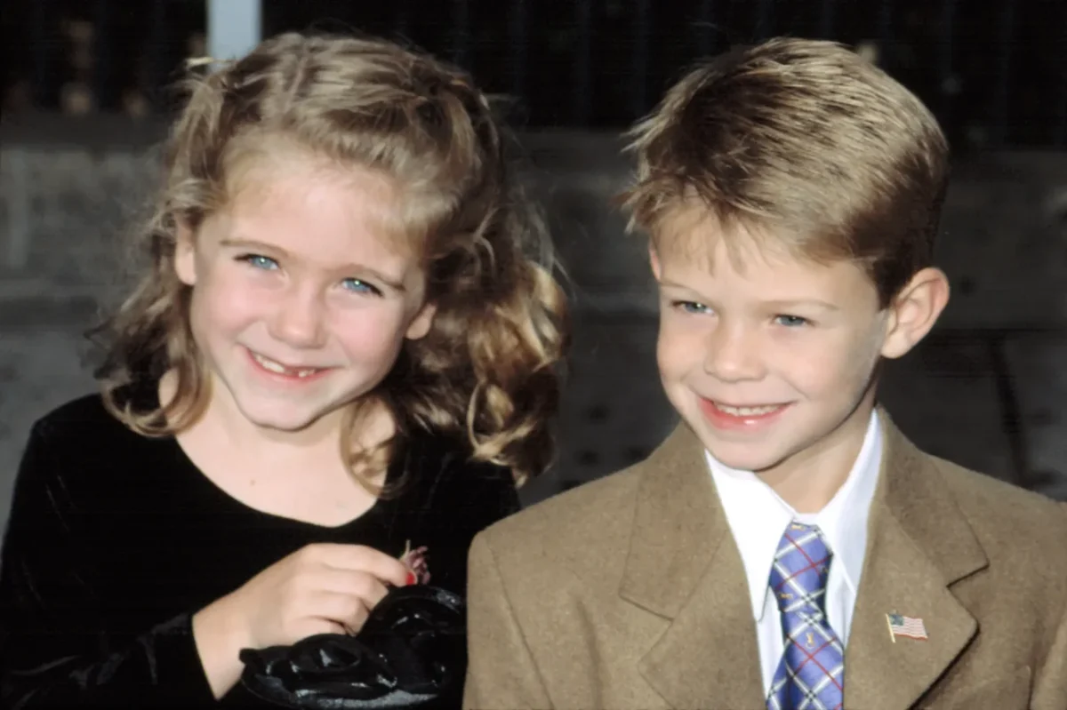 Kelsey Lowenthal a Colin Ford