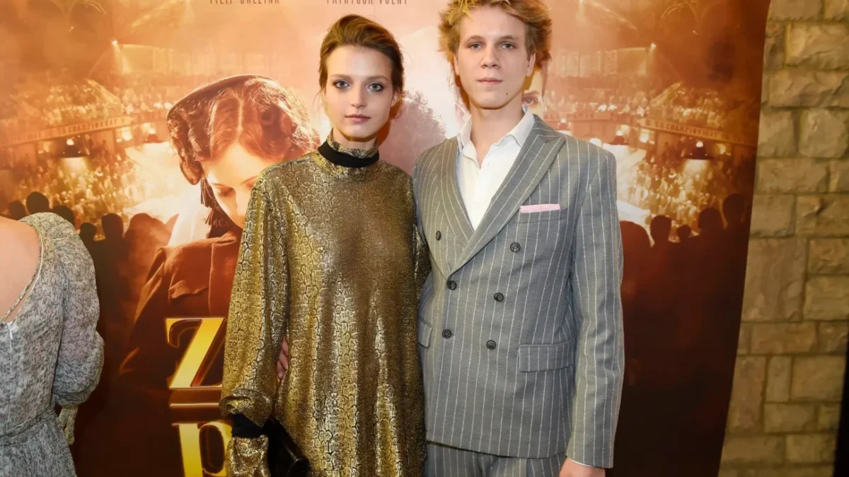 Zdeněk Piškula a Simona Lewandovská na premiéře filmu Zlatý podraz