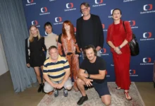 Vedle sebe stojí herci z Oktopusu.