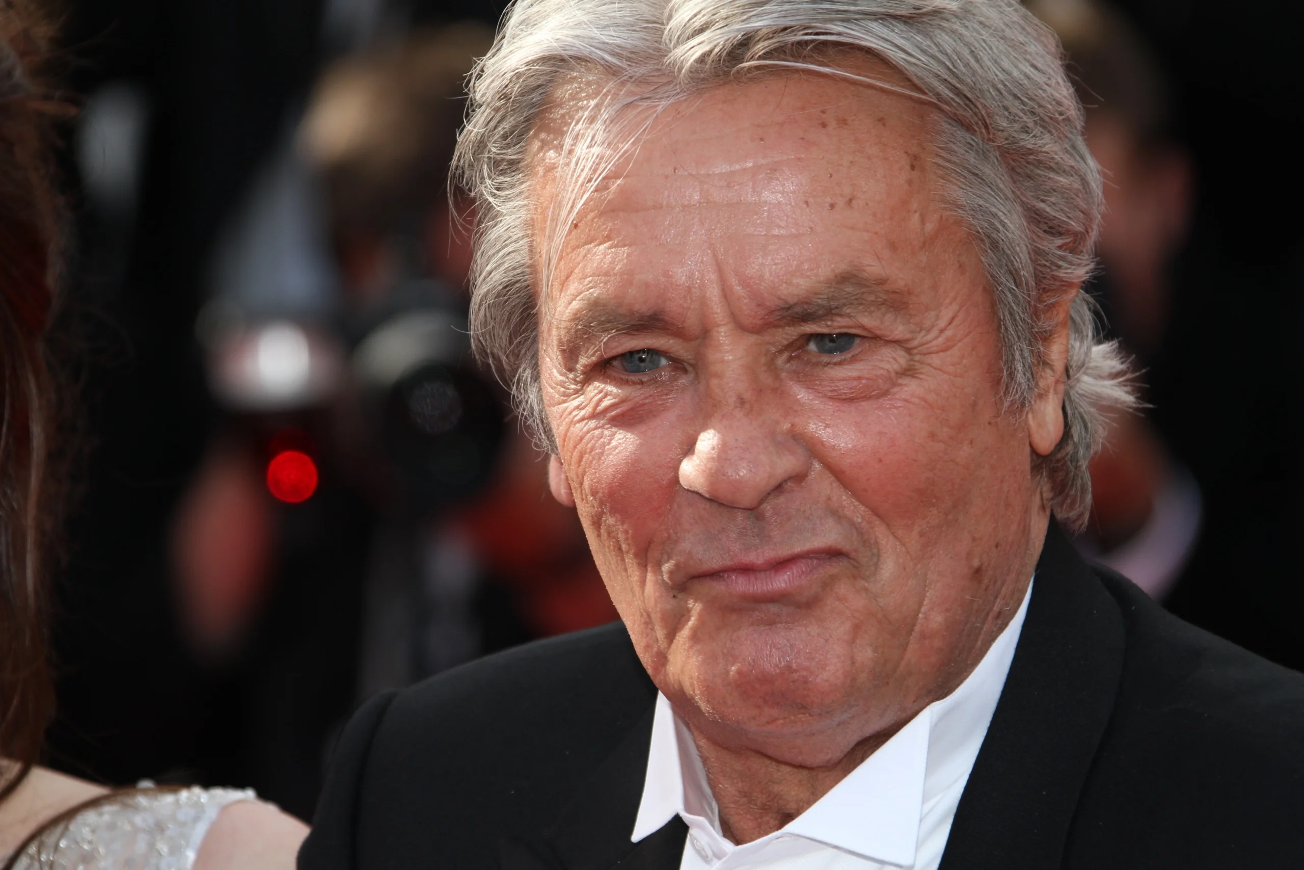 shutterstock_53076037 | TVGURU.cz Alain Delon na festivalu v Cannes (2010). Civilní foto, detail tváře