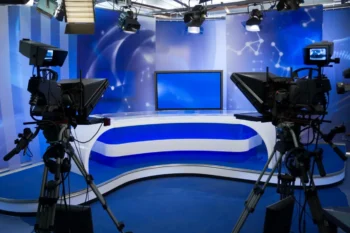 Prázdné televizní studio.
