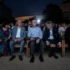 Prezident Petr Pavel společně s dalšími lidmi sedí na premiéře filmu.