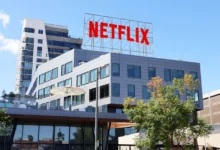 budova s logem Netflix