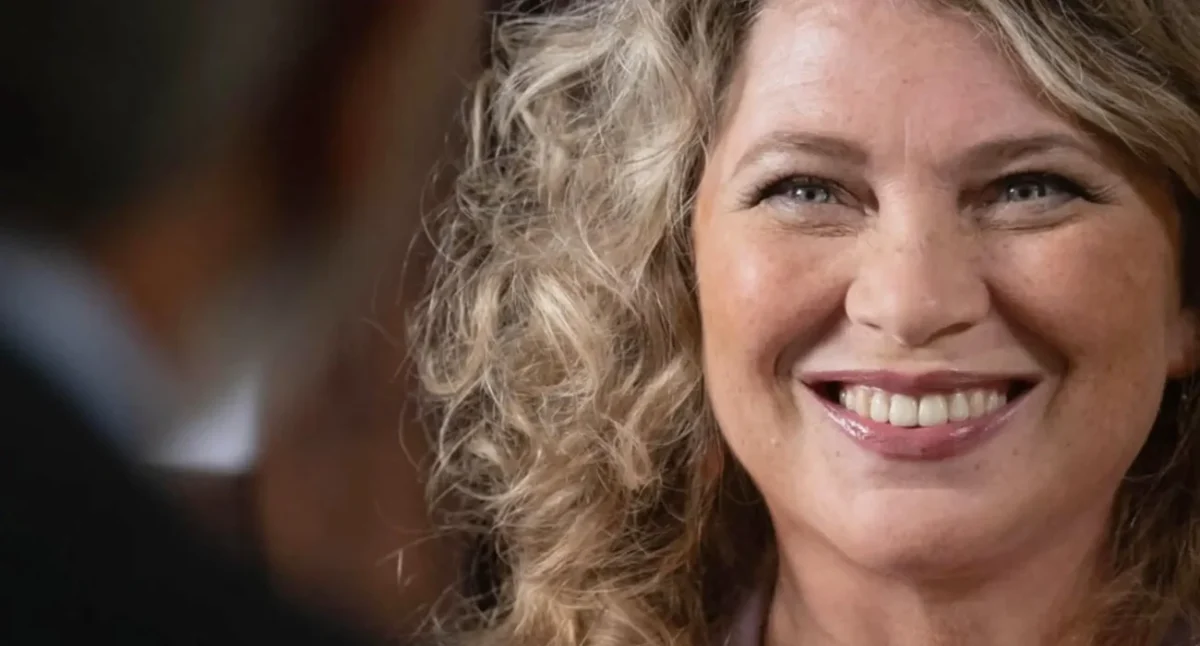 Cécile Bois se usmívá do kamery