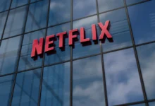 logo Netflix na budově