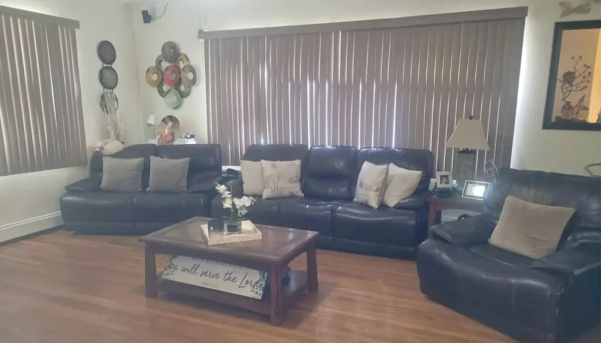 obývací pokoj s vybavením