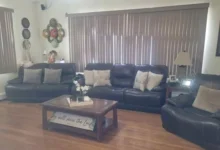 obývací pokoj s vybavením