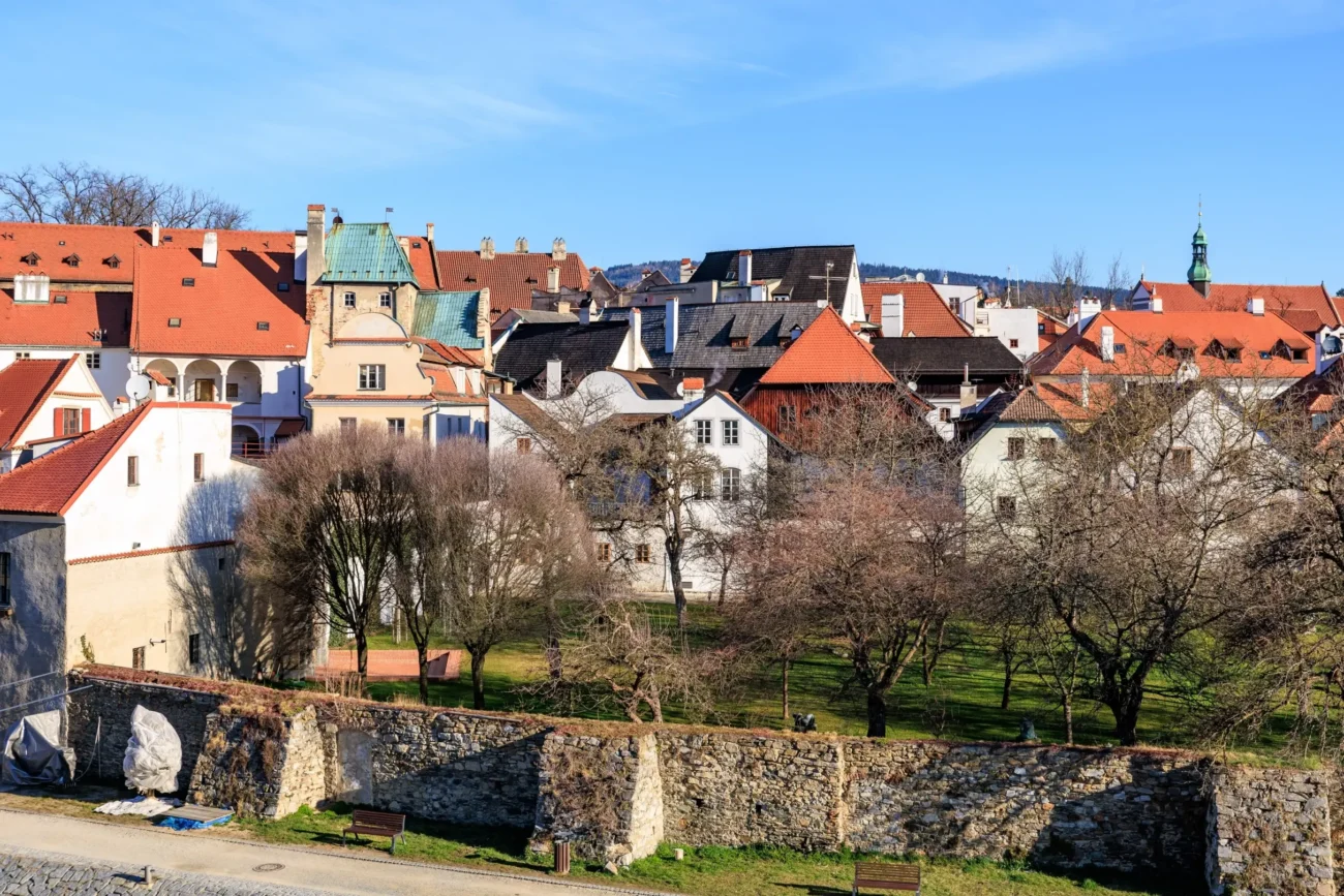 shutterstock_2653343843 1 | TVGURU.cz Malé české město.