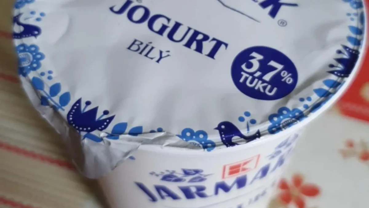 jogurt bílý na obrázku