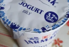 jogurt bílý na obrázku