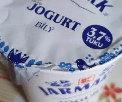 jogurt bílý na obrázku