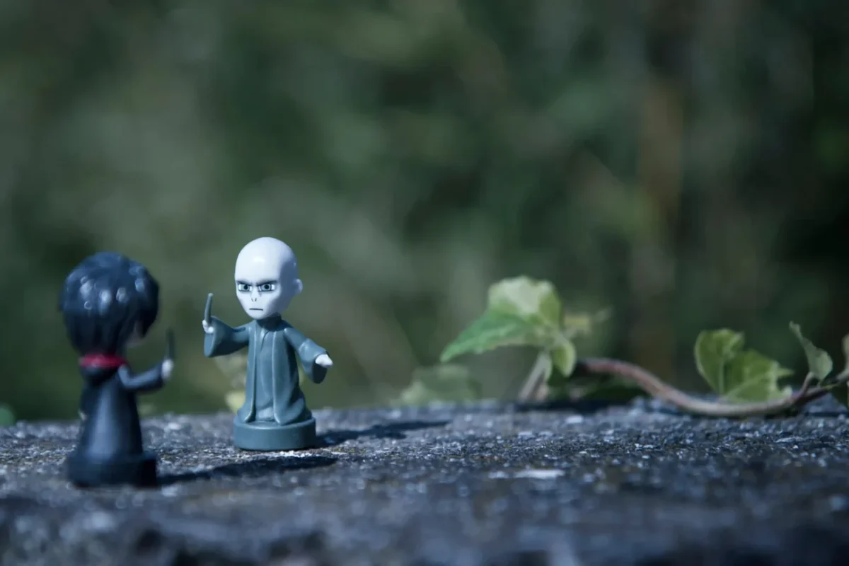 figurka Voldemorta a Harryho Pottera