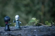 figurka Voldemorta a Harryho Pottera