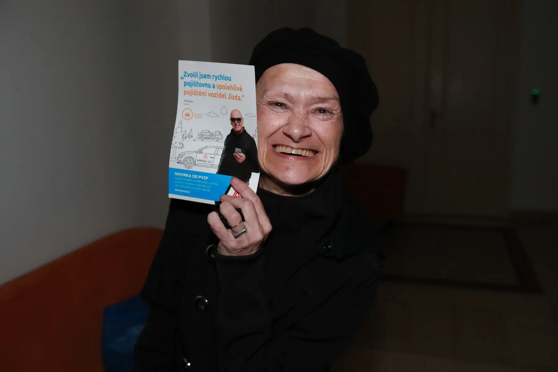 profimedia-0733302139 | TVGURU.cz Yvetta Kornová v černém oděvu se usmívá na fotografa