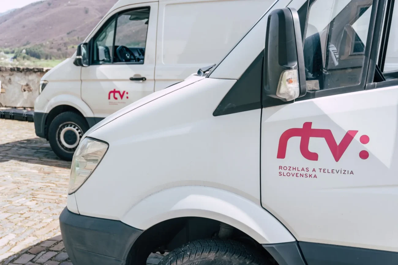 Shutterstock_2456511373 | TVGURU.cz dodávka rtvs