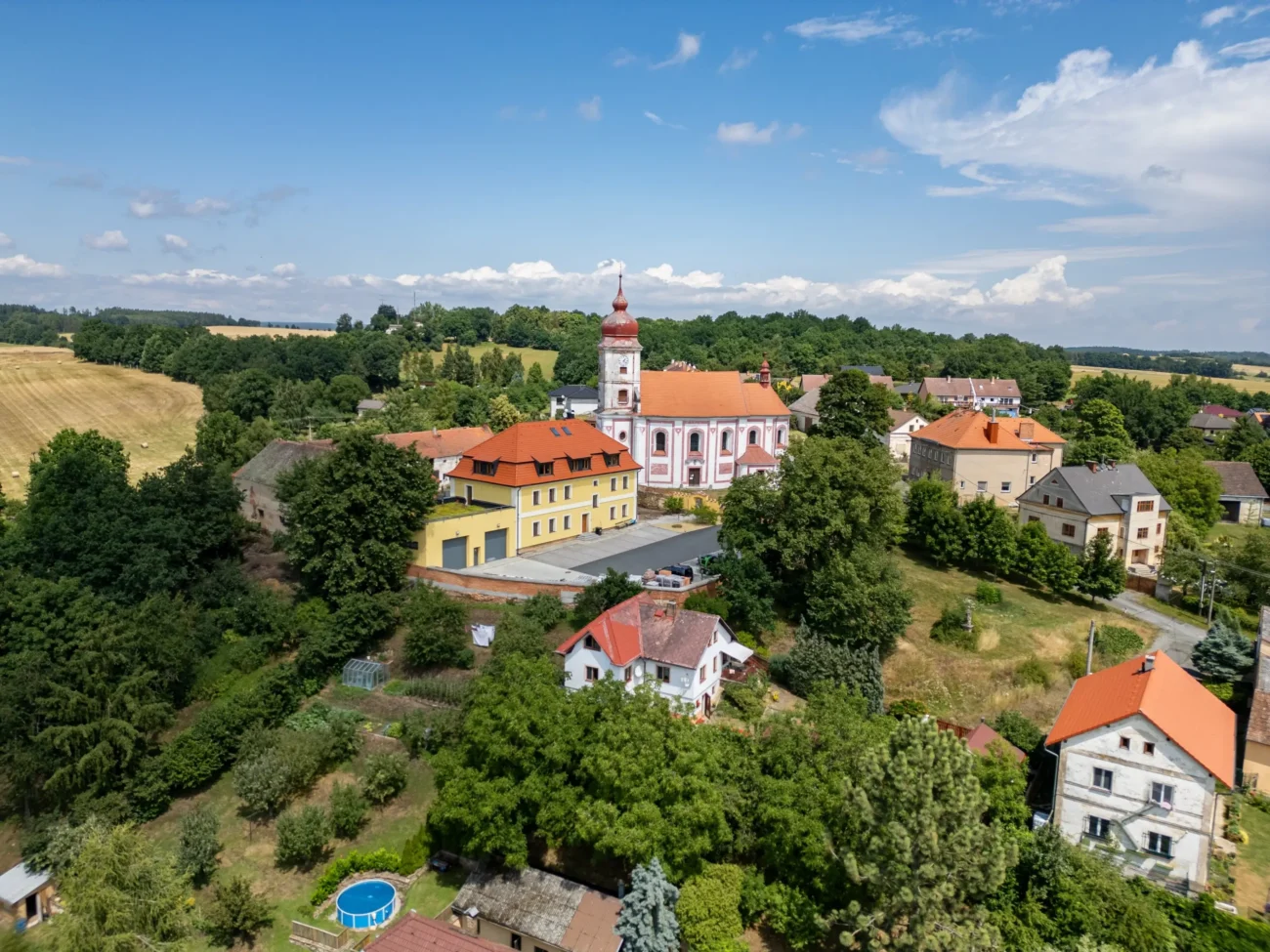 shutterstock_2652968565 1 | TVGURU.cz Česká vesnice.