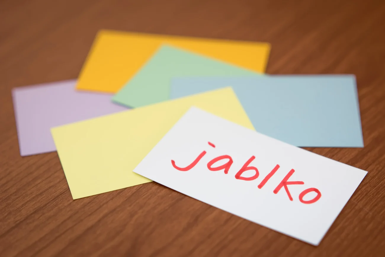shutterstock_362731790-min | TVGURU.cz kartička se slovem jablko