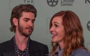 Julia Roberts se usmívá vedle hereckého kolegy