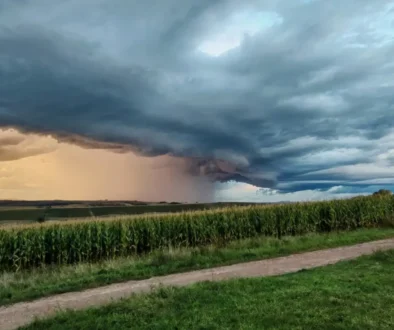 počasí déšt a zataženo nad domy