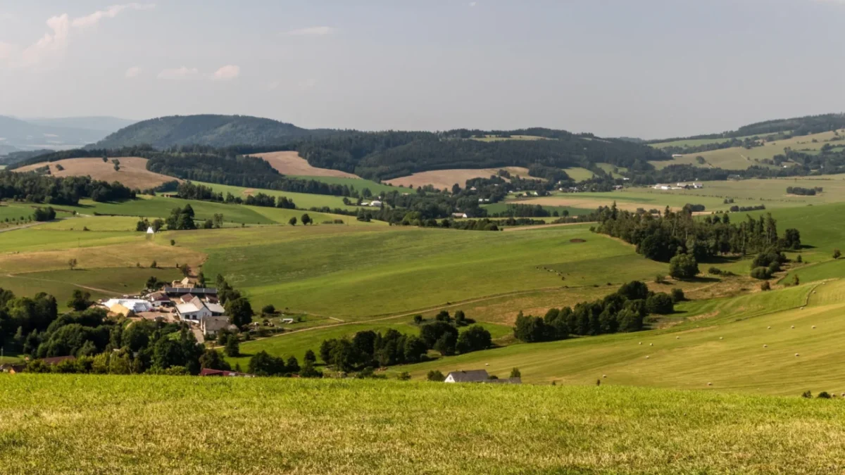 shutterstock_2440968261 1 Krajina.