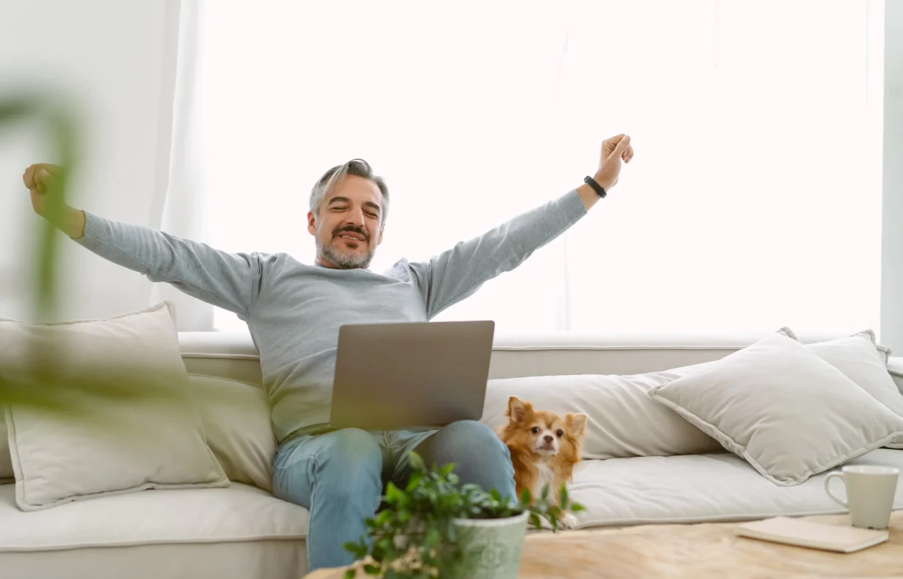 shutterstock_2613777221 1 | TVGURU.cz Odpočatý muž.