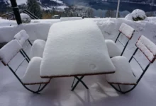 Přikrývky z těžkého mokrého sněhu