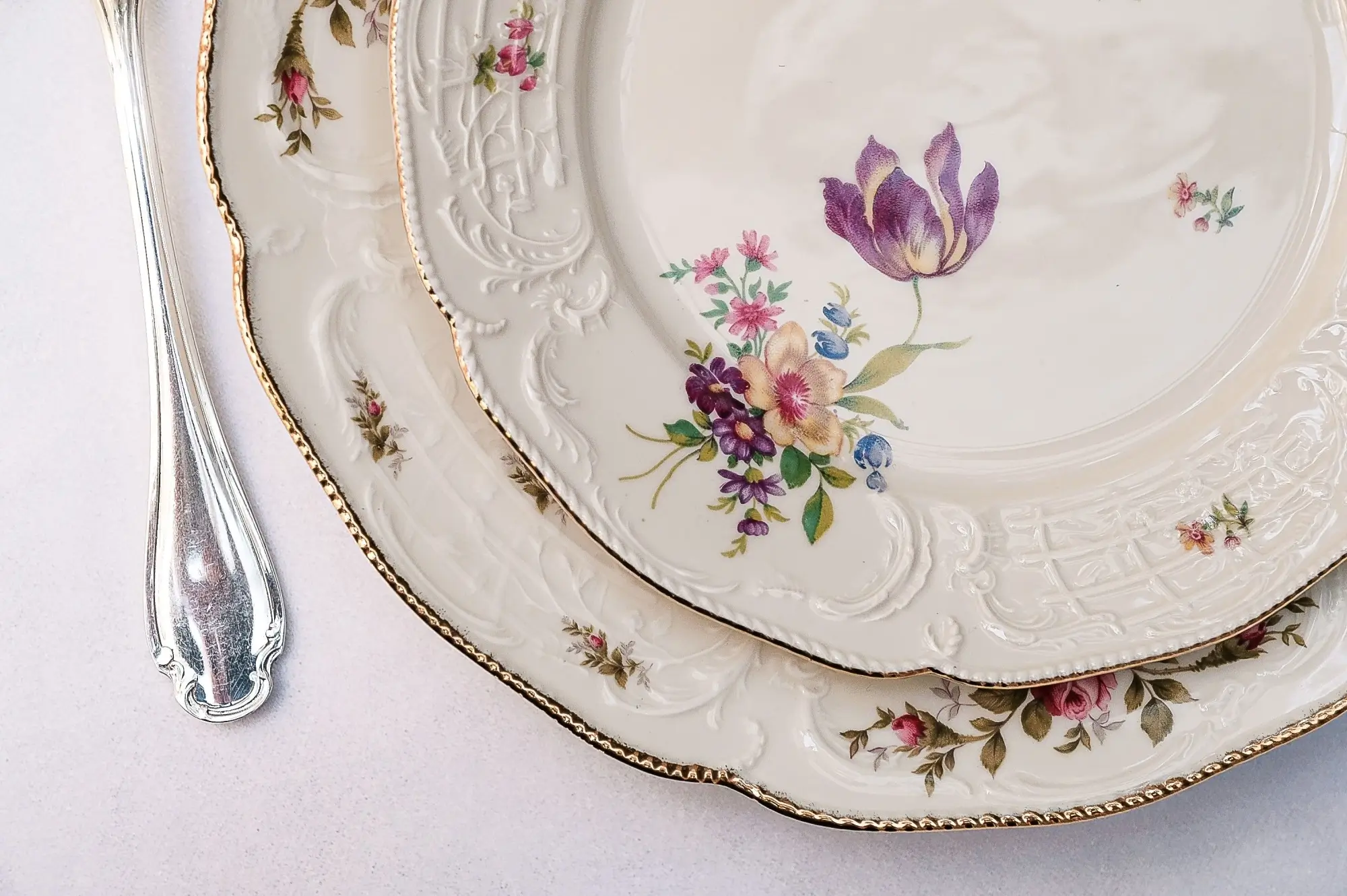 Takové talíře se za socialismu používaly jen svátečně | TVGURU.cz Takové talíře se za socialismu používaly jen svátečně