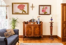 retro obývák s obrazy