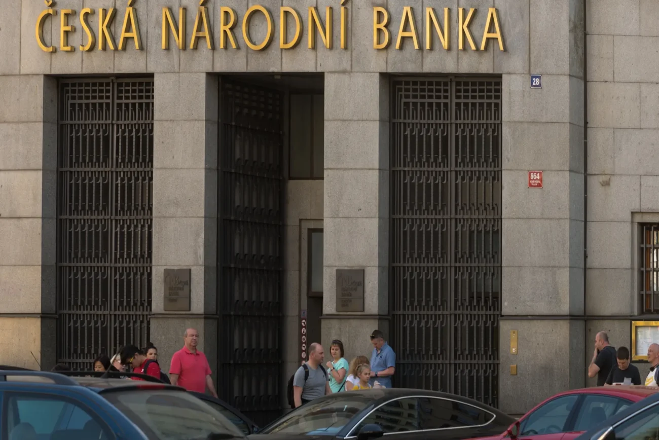 shutterstock_1401257510-2 | TVGURU.cz Budova České národní banky v Praze