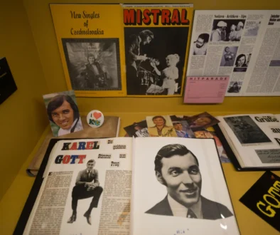 Výstava předmětů s Karlem Gottem