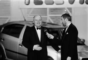 Předávání televizních cen ankety Tý Tý za rok 1996. Cenu sportovní moderátor předával producent Ivo Mathé.