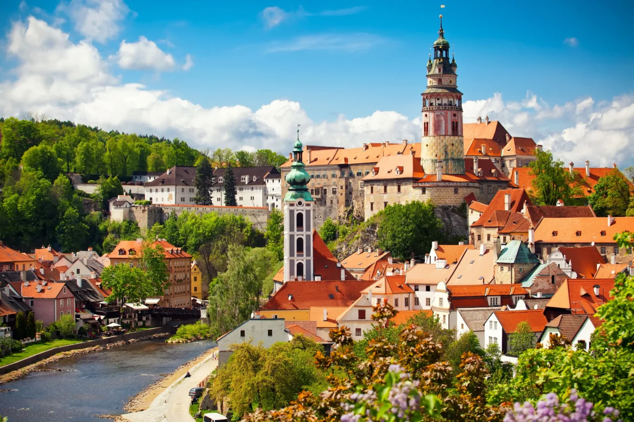 shutterstock_257859392 1 | TVGURU.cz Český Krumlov, pohled na zámek.