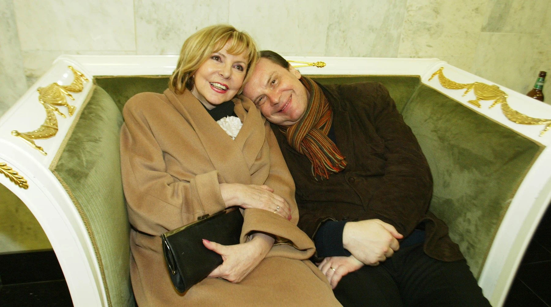 profimedia-0157761894 | TVGURU.cz Hana Zagorová a Štefan Margita usmívající se a tulící se k sobě na pohovce