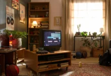 Retro obývací pokoj s herní konzolí.