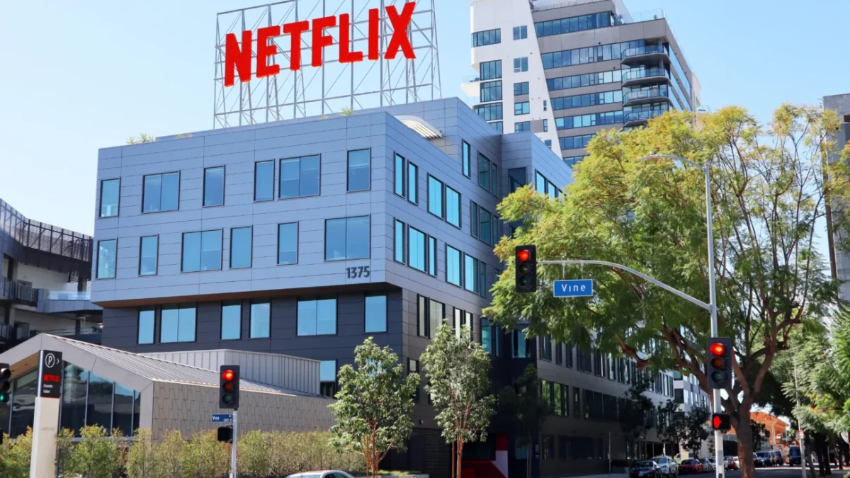 budova s nápisem Netflix