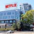 budova s nápisem Netflix
