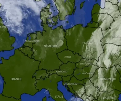 Pohled na Evropu přes satelit po setmění