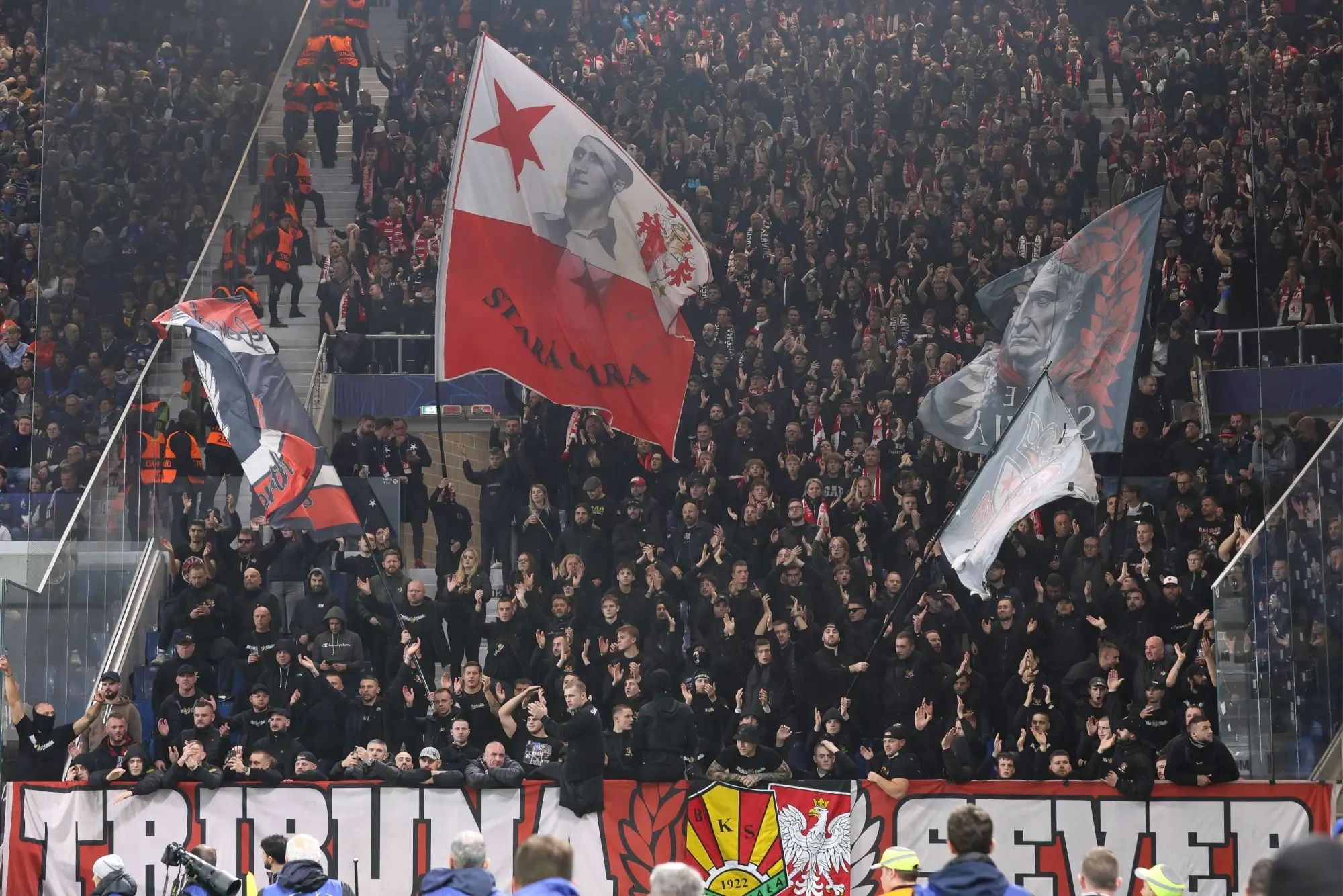 fanoušci Slavie na fotbalovém utkání