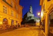 prázdná ulice v Praze