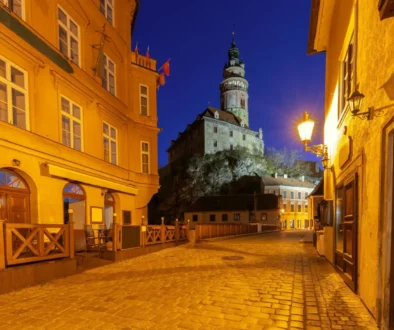 prázdná ulice v Praze