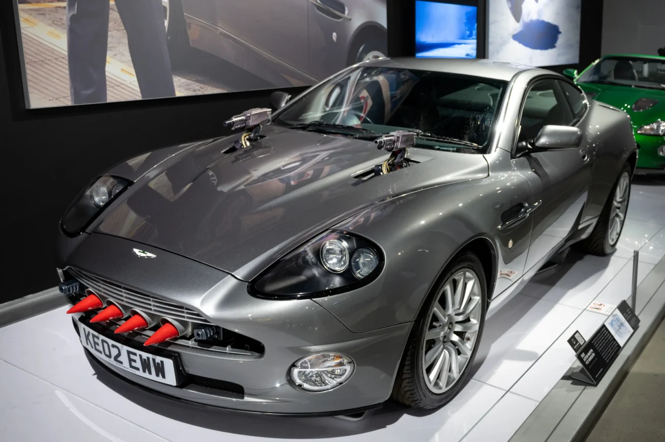 shutterstock_2238597561 1 | TVGURU.cz Auto Jamese Bonda.