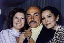 Sean Connery se dvěma ženami.