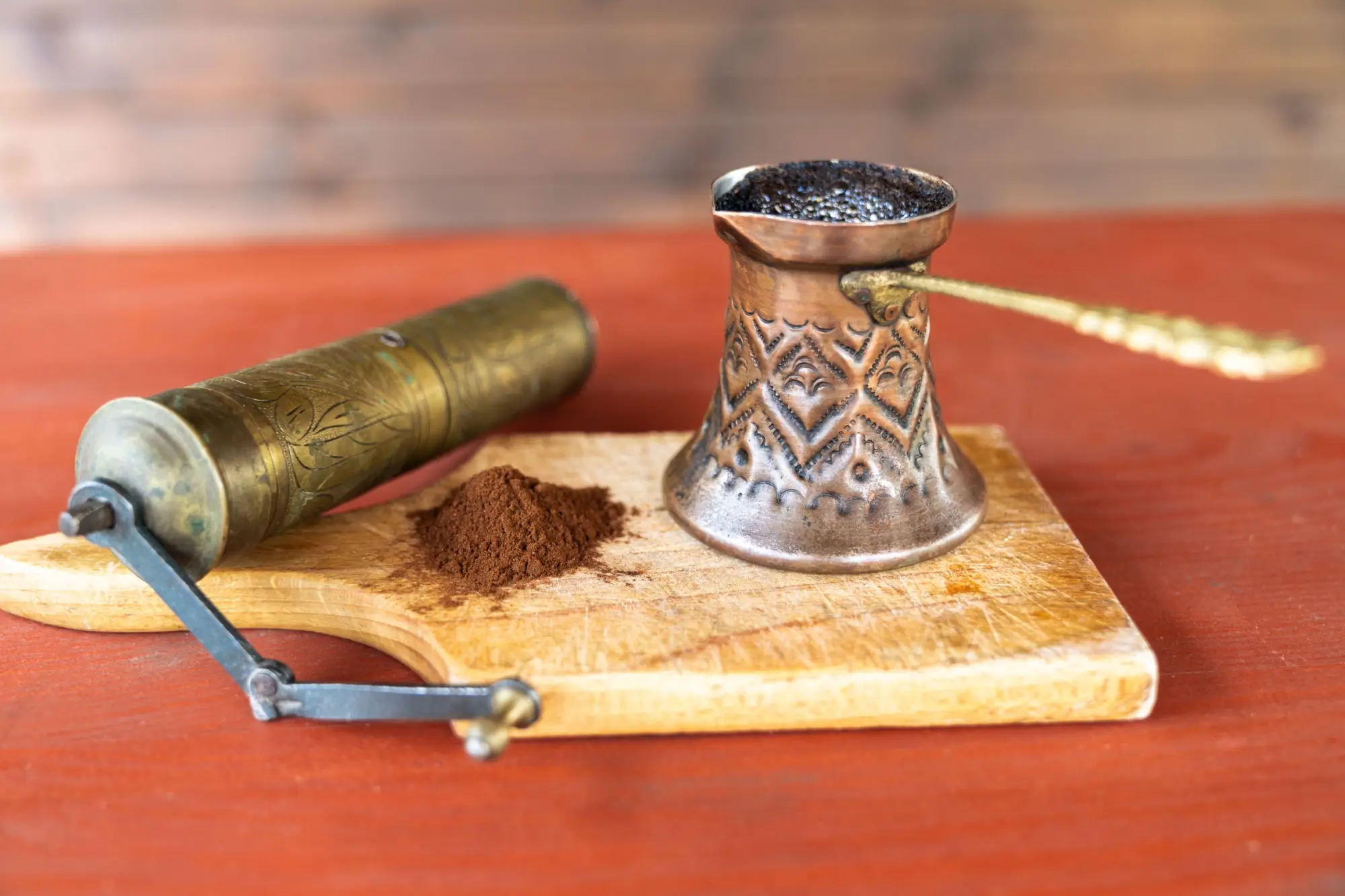 Ruční mosazný vintage mlýnek na kávu | TVGURU.cz Ruční mosazný vintage mlýnek na kávu