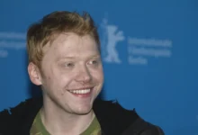 Rupert Grin se usmívá na tiskové konferenci