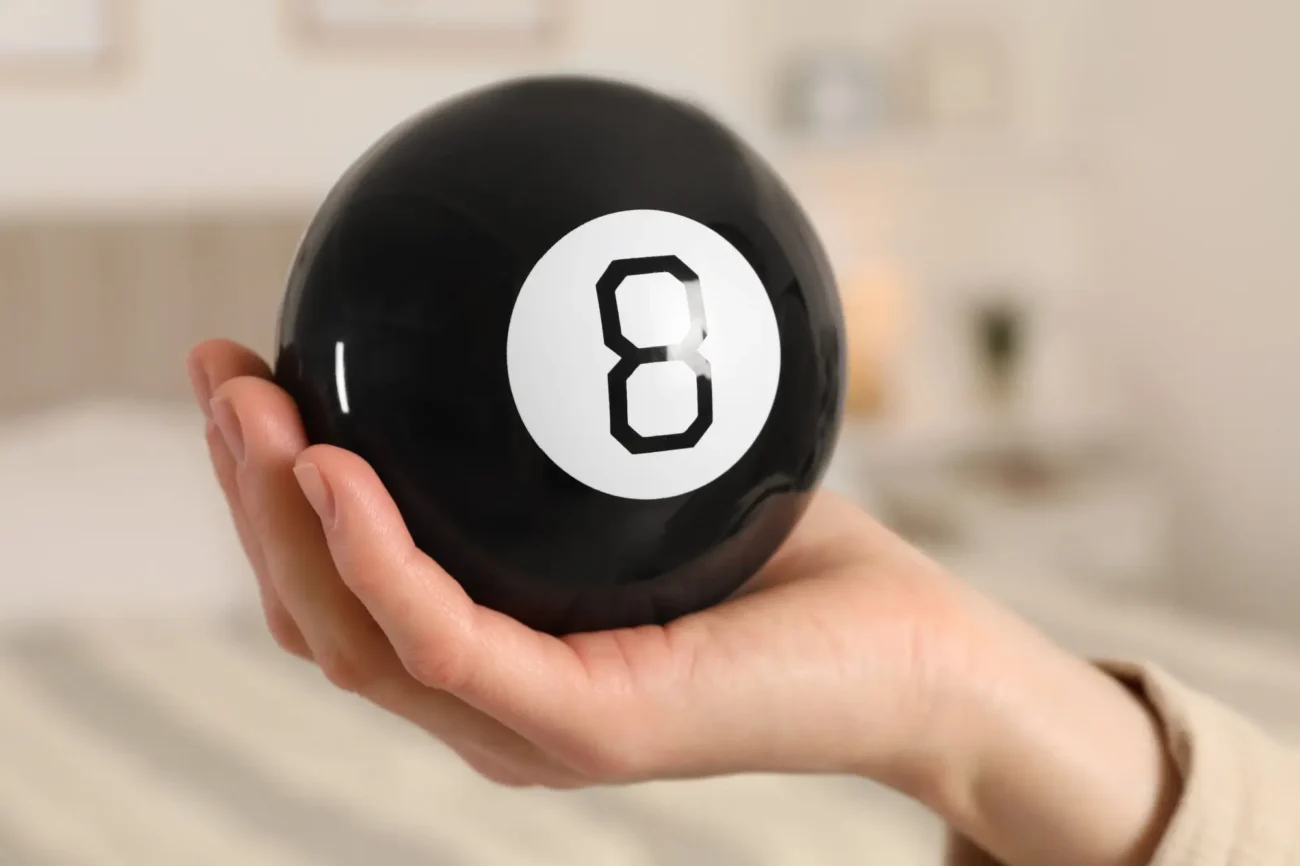 Shutterstock_2479437187 | TVGURU.cz Magic 8 Ball
