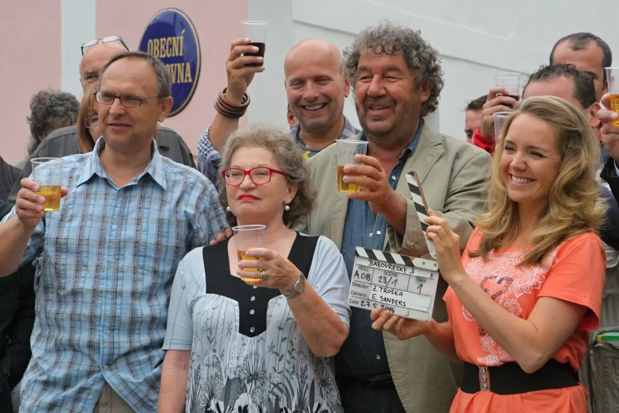 profimedia-0194881852 1 | TVGURU.cz Zdeněk Troška s dalšími herci filmu Babovřesky.