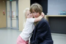 Aneta Krejčíková v objetí holčičky