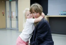 Aneta Krejčíková v objetí holčičky