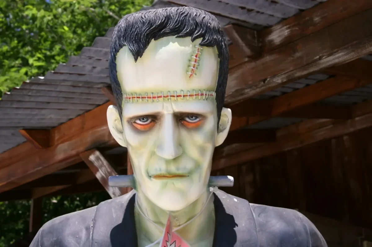 socha frankensteinova monstra